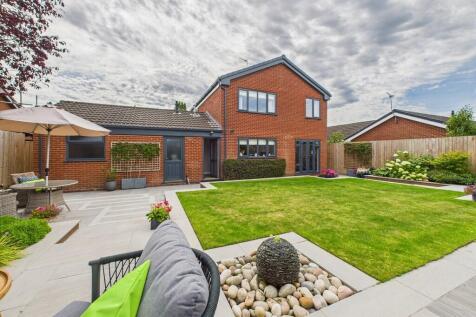 Lache Lane, Chester 3 bed detached house for sale
