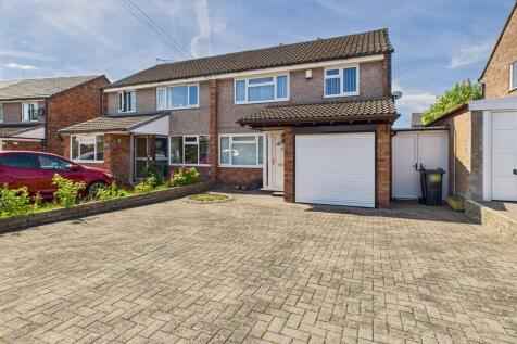 3 bedroom semi-detached house for sale