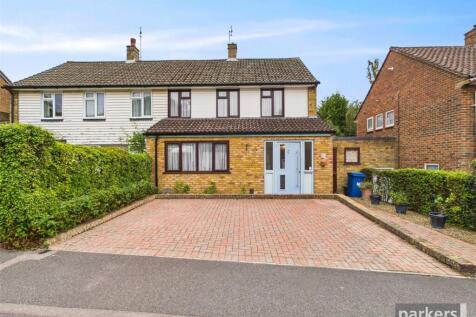 Saffron Road, Berkshire RG12 3 bed semi