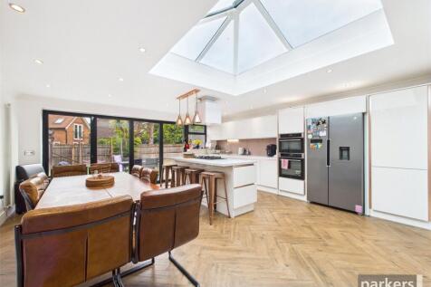 Milestone Crescent, Reading RG10 3 bed semi