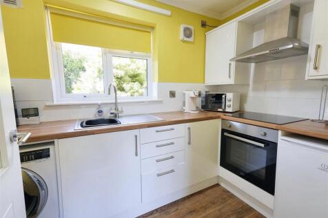 2 bedroom semi-detached bungalow for sale