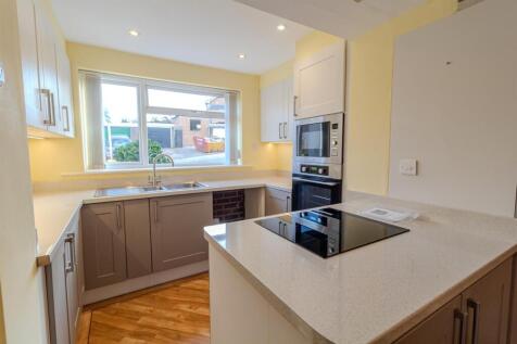 2 bedroom detached house for sale