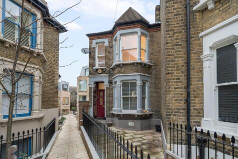 5 bedroom end of terrace house for sale