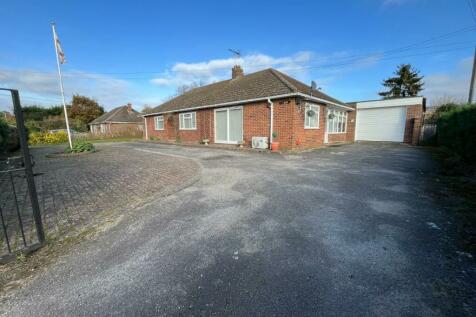 4 bedroom detached bungalow for sale