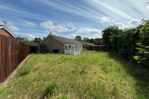 3 bedroom semi-detached bungalow for sale