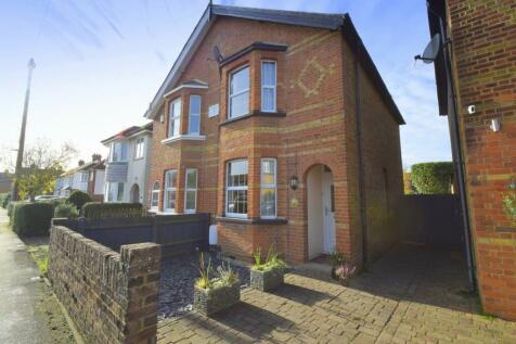 3 bedroom semi-detached house for sale