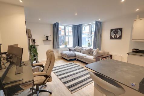 Back Of The Walls, Southampton City... 1 bed flat for sale