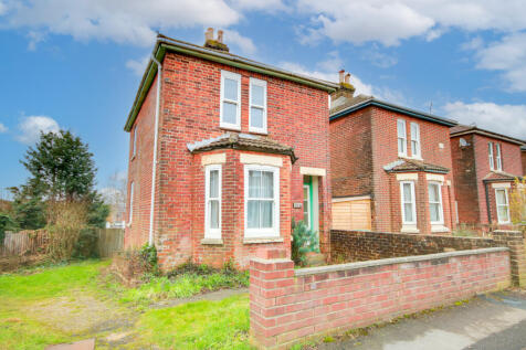 BITTERNE PARK! NO FORWARD CHAIN!... 3 bed detached house for sale