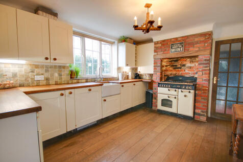 WEST END! CHARACTER COTTAGE WITH... 3 bed detached house for sale