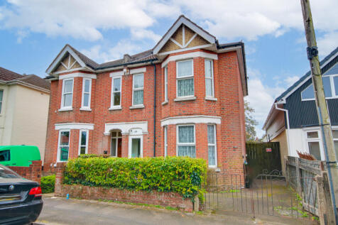 BITTERNE PARK! NO FORWARD CHAIN!... 3 bed semi