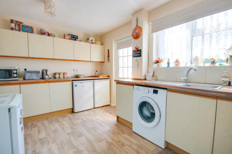 THORNHILL! CHAIN FREE! LOW... 3 bed end of terrace house for sale