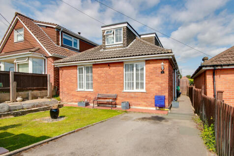 POETS ESTATE! OPEN PLAN KITCHEN... 4 bed chalet for sale
