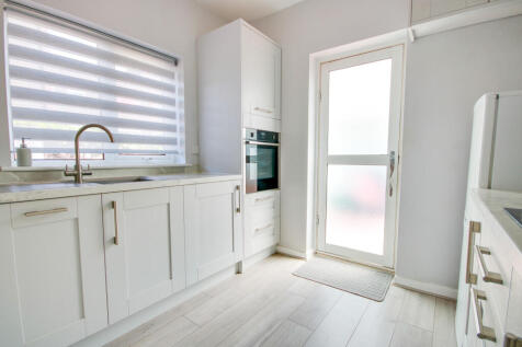 WEST END! NO FORWARD CHAIN! POPULAR... 2 bed semi