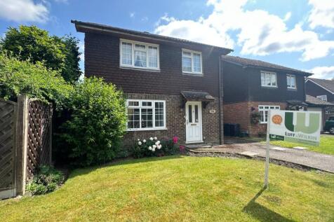 Henley Drive, Frimley Green, GU16 4 bed detached house for sale