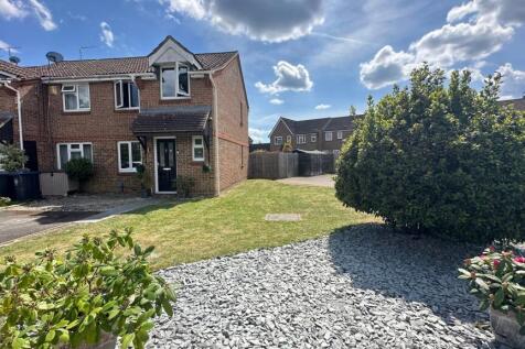 Hanbury Way, Camberley, GU15 3 bed end of terrace house for sale