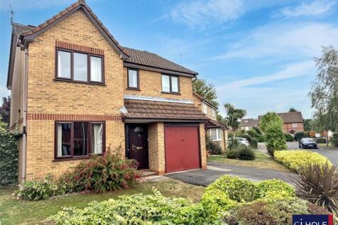 Daffodil Close, Abbeymead... 4 bed semi