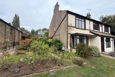 Warren Road, Southfleet, Gravesend... 2 bed semi