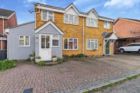 23 Layzell Croft, SUDBURY CO10 3 bed semi