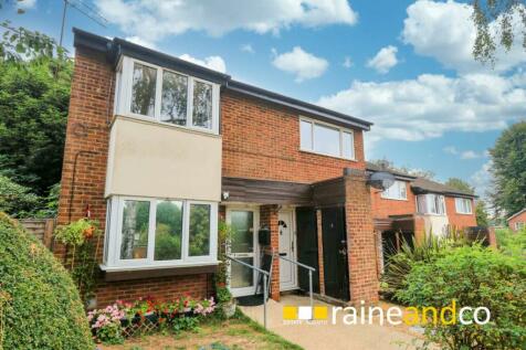 Lane End, Hatfield 3 bed maisonette for sale