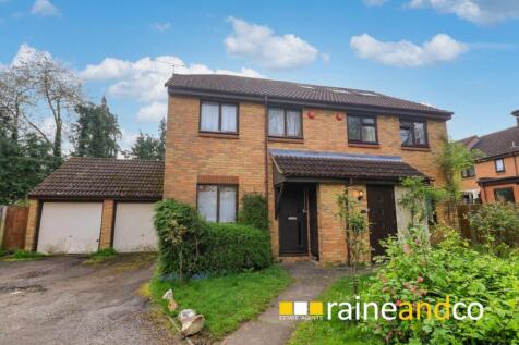 Bull Stag Green, Old Hatfield 3 bed semi