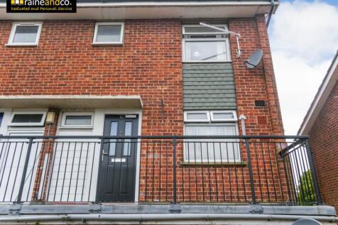 Hillfield, Hatfield 2 bed maisonette for sale