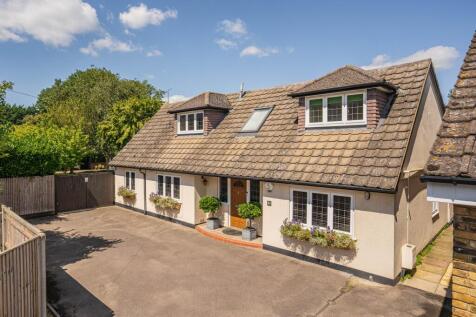 Thorney Mill Road, Iver SL0 4 bed detached bungalow for sale