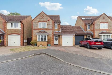 3 bedroom link detached house for sale