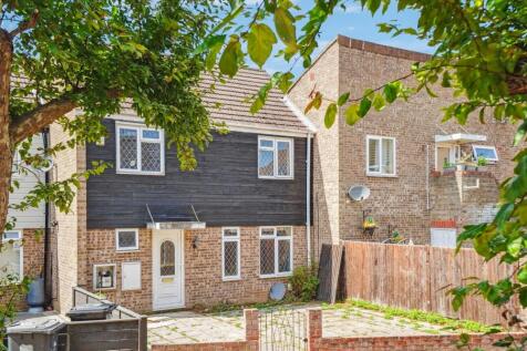 Rochfords Gardens, Slough SL2 3 bed semi