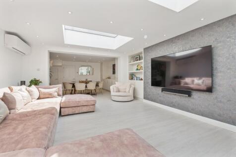 4 bedroom semi-detached house for sale