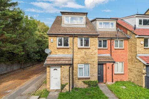Mead Avenue, Slough SL3 2 bed maisonette for sale
