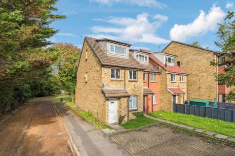 Mead Avenue, Slough SL3 2 bed apartment for sale