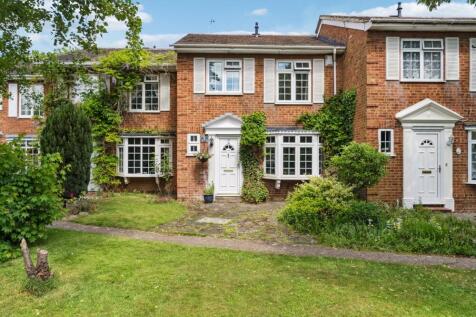 Sycamore Walk, George Green SL3 3 bed terraced house for sale