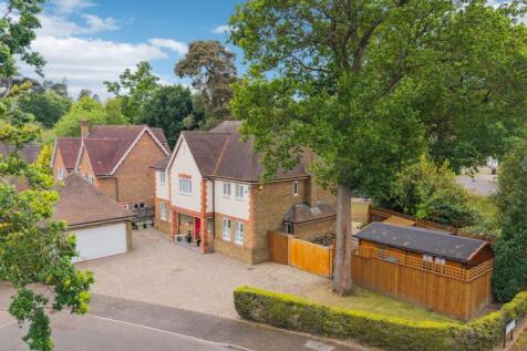 Cedar Close, Iver Heath SL0 5 bed detached house for sale