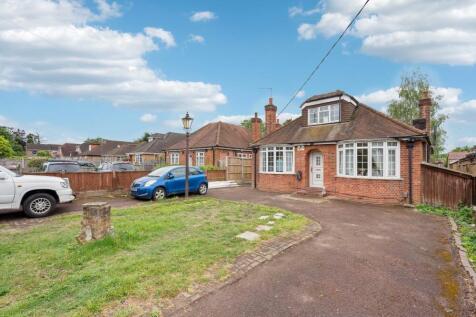 Bangors Road North, Iver SL0 4 bed chalet for sale
