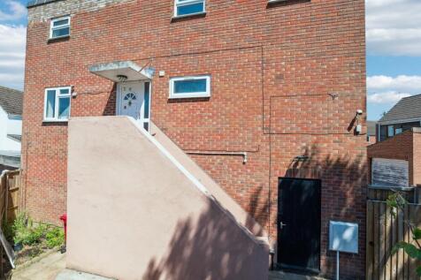 Rochfords Gardens, Slough SL2 3 bed detached house for sale