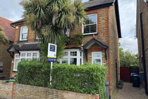 Hummer Road, Egham, Surrey, TW20 3 bed semi