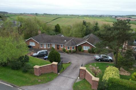 4 bedroom detached bungalow for sale