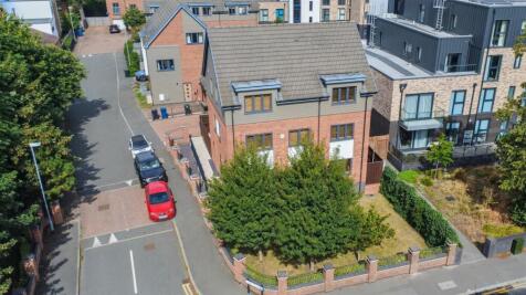 6 bedroom detached house for sale