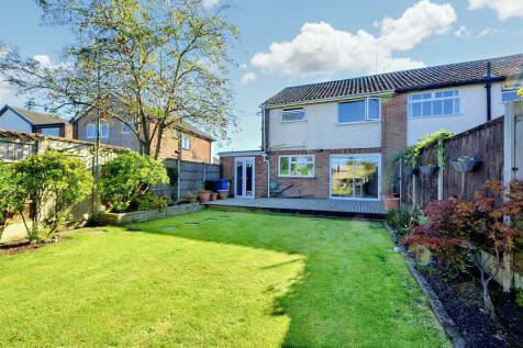 4 bedroom semi-detached house for sale