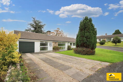 4 bedroom semi-detached bungalow for sale