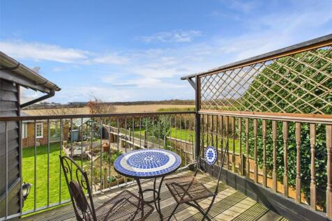 Oak Road, Rivenhall, Witham, CM8 5 bed semi