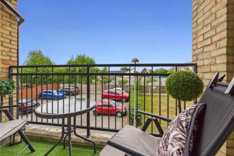 Hawkes Road, Witham, Essex, CM8 2 bed apartment for sale