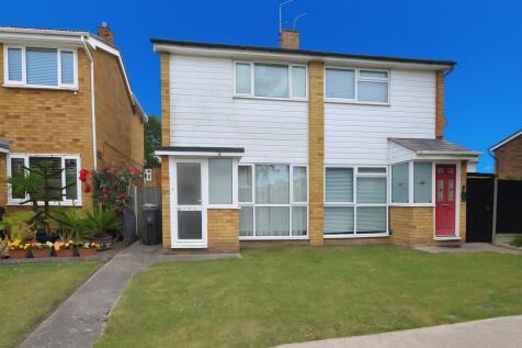 Cedar Drive, Witham, Essex, CM8 2 bed semi