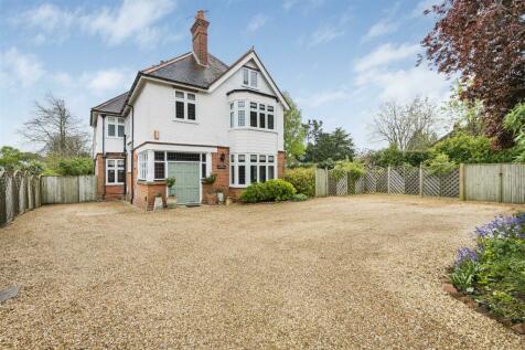 5 bedroom detached house for sale