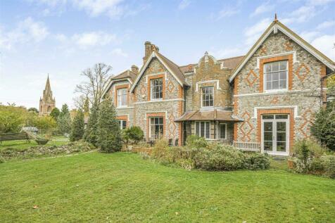 6 bedroom detached house for sale