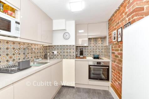 Studio flat for sale