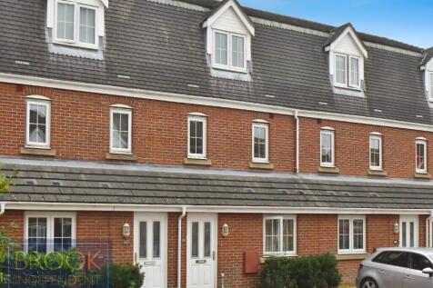 2 bedroom maisonette for sale