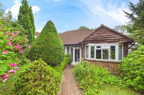 Ballards Way, Croydon 3 bed detached bungalow for sale