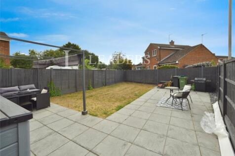 Stour Court, Braintree, Essex 2 bed end of terrace house for sale