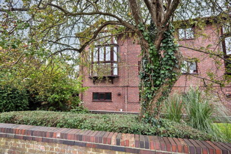 2 bedroom ground floor flat for sale